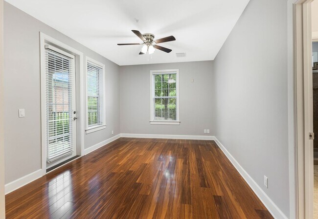 Building Photo - Beautiful Ground Floor Condo 2 bed 2 bath