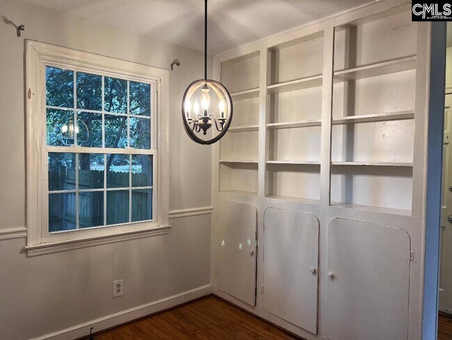 Building Photo - 612 S Beltline Blvd