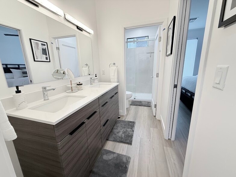 Upper Level Master Bath #1 - 4220 N 32nd St