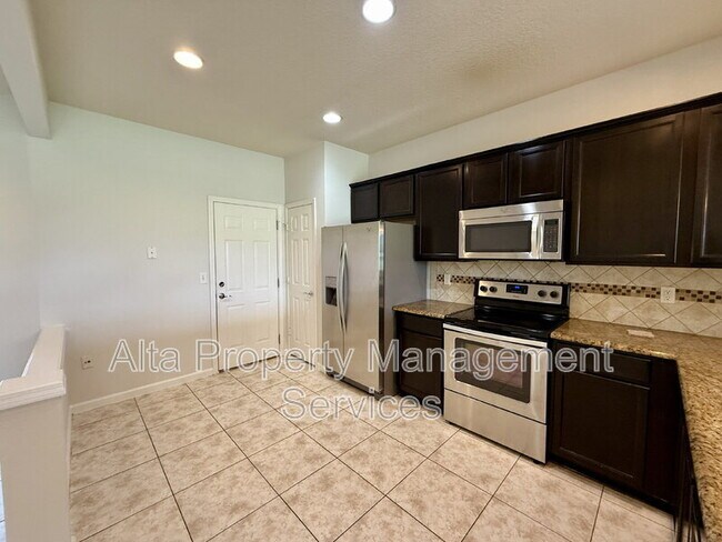 Building Photo - 6812 Roundleaf Dr