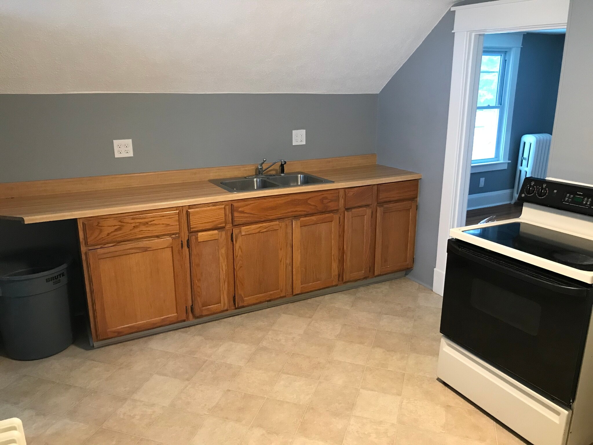 Kitchen - 12 Hazelwood Ter