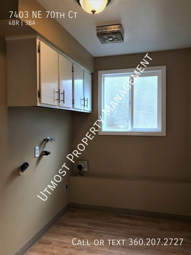 Building Photo - 7403 NE 70th Ct