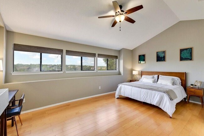 Building Photo - 4711 Spicewood Springs Rd