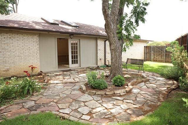 Building Photo - 2212 Tree House Ln
