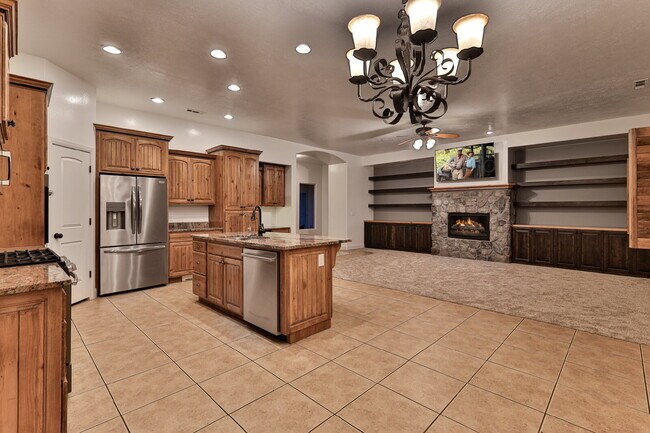 Building Photo - 2478 E Springs Dr