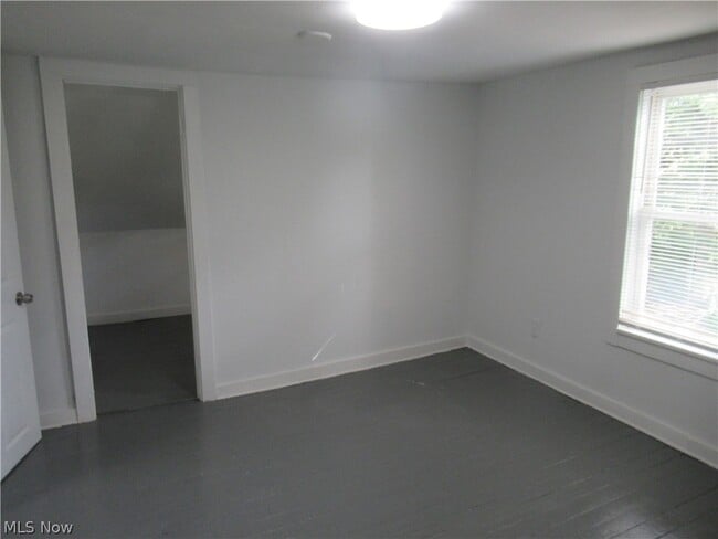 Building Photo - 14 Elm St