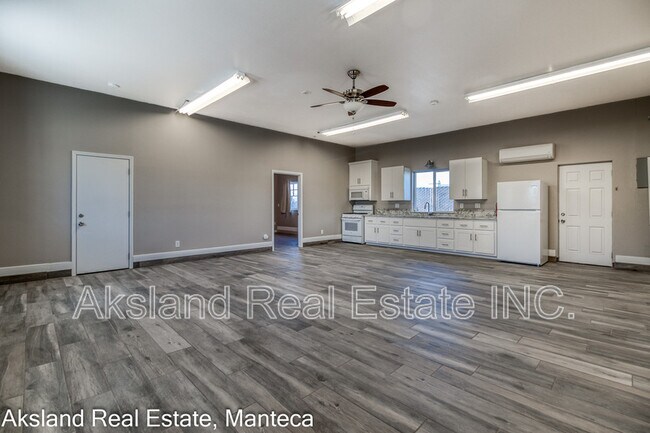 Building Photo - 3009 W Lathrop Rd