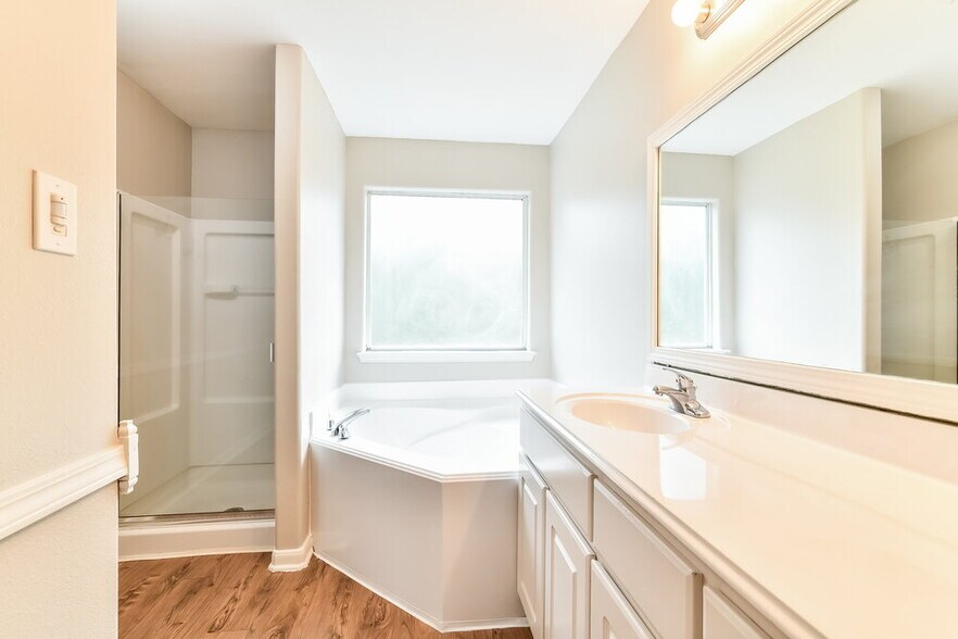 Building Photo - 4722 San Antonio River Dr