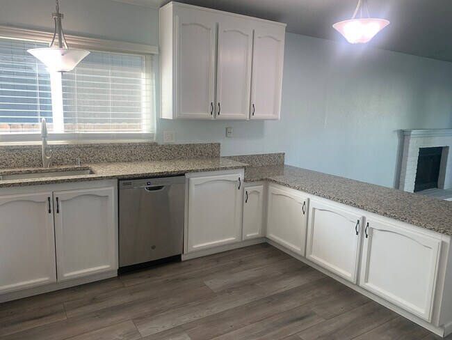 Building Photo - Beautifully Maintained Fairfield Home is A...
