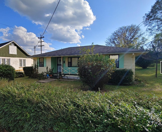 Primary Photo - 210 Columbian Ave