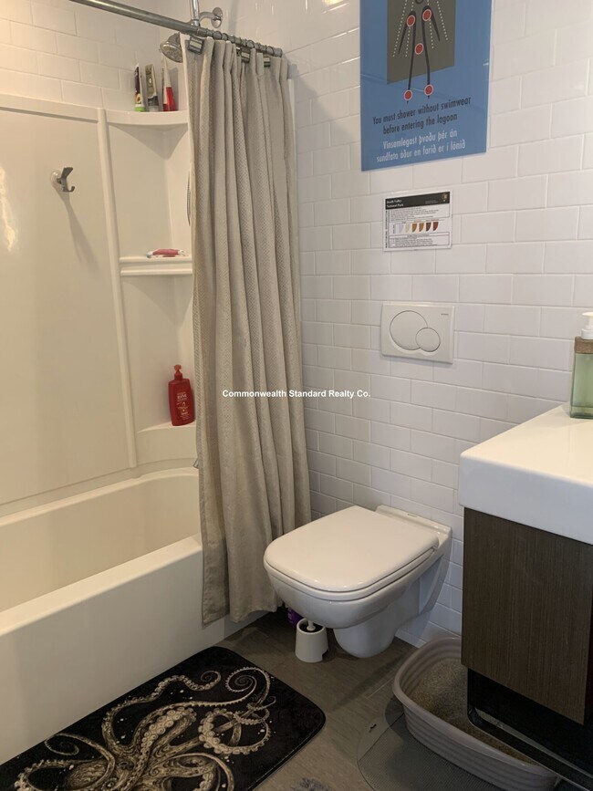 Building Photo - 126 Charles St