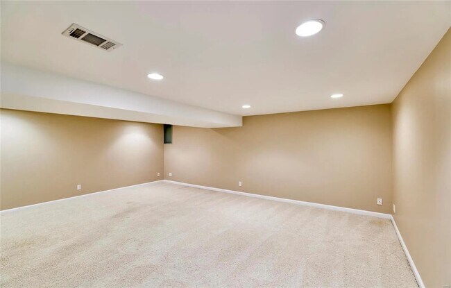 Building Photo - 1120 Terrace Dr