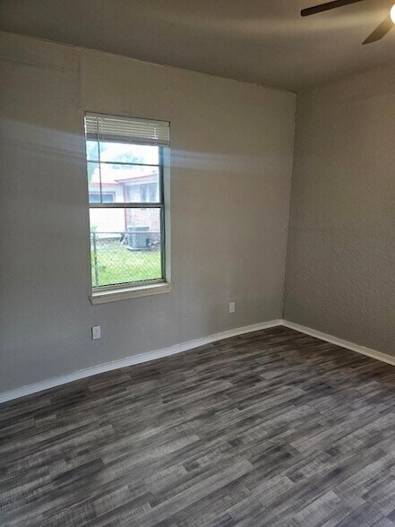 Building Photo - 8010 Miley St