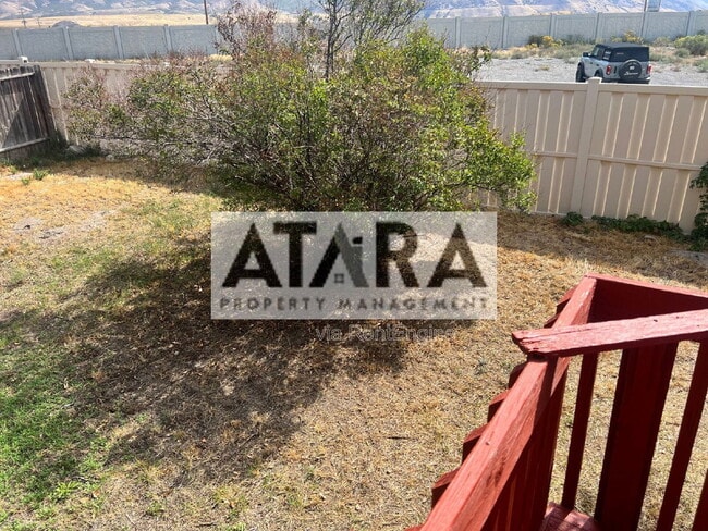 Building Photo - 270 Country Club Dr