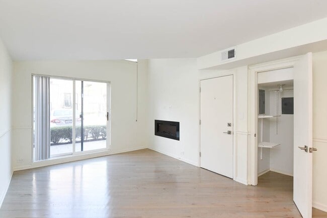 Building Photo - 959 W Grace St