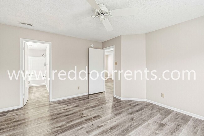 Building Photo - Modern Living in Greenfield