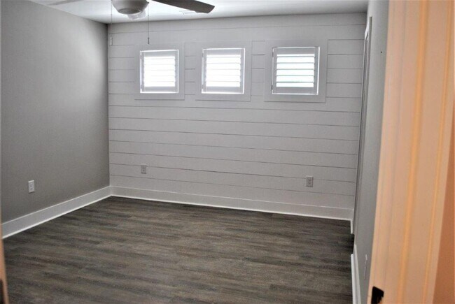 Building Photo - Clambake Cove