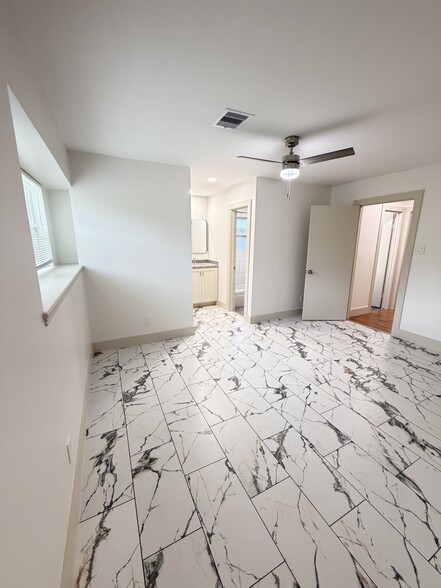 Building Photo - 7007 Pine Grove Dr