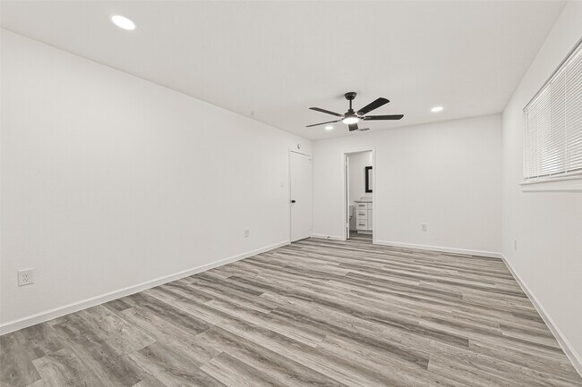 Building Photo - 11434 Loyola Dr