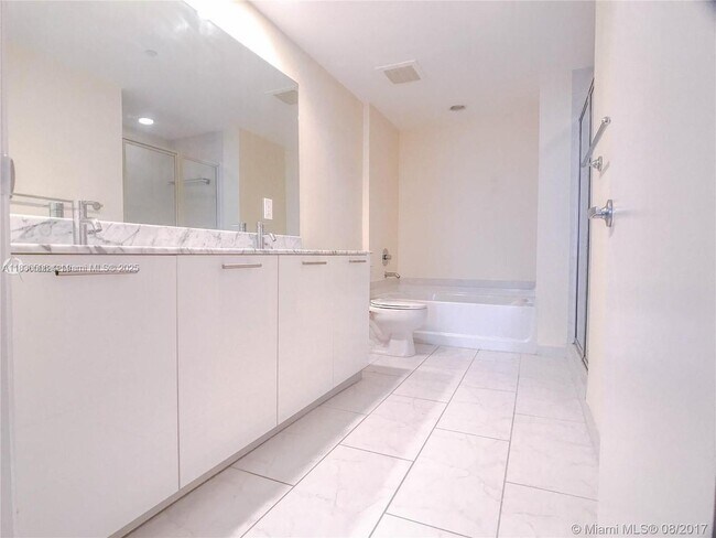 Building Photo - 951 Brickell Ave