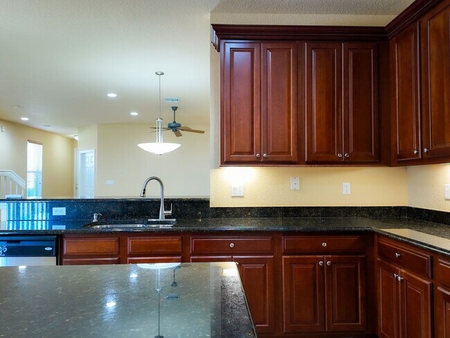 Building Photo - 3 Bedroom 2.5 Bath Single Family home in V...
