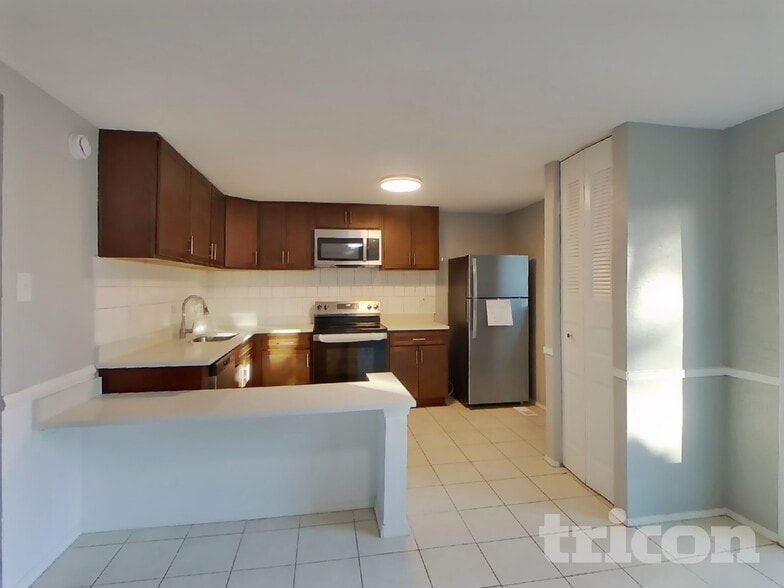 Building Photo - 12345 Bonfire Dr