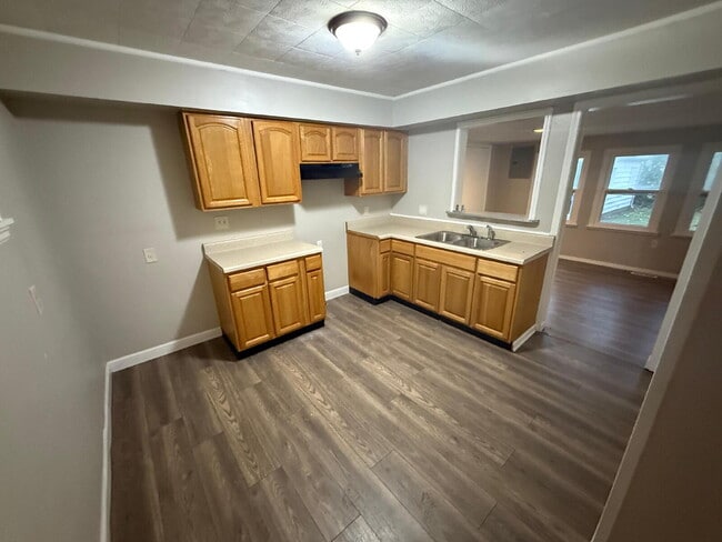 Building Photo - Cozy 3-Bedroom Home for Rent in Sauget, IL