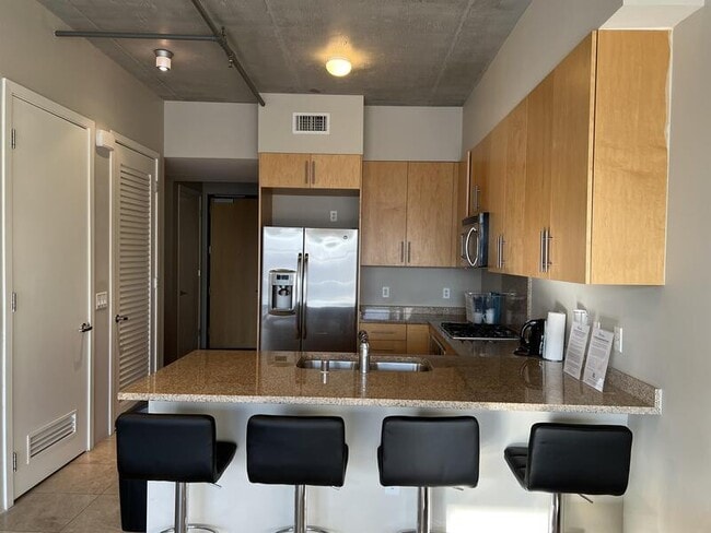 Building Photo - 353 E Bonneville Ave