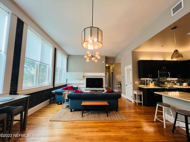 Building Photo - 2525 College St