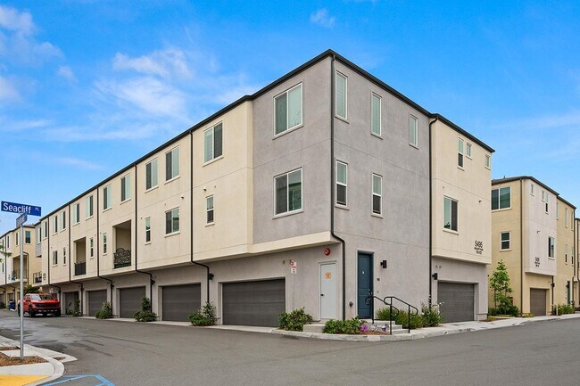 Building Photo - 5495 Seacliff Pl