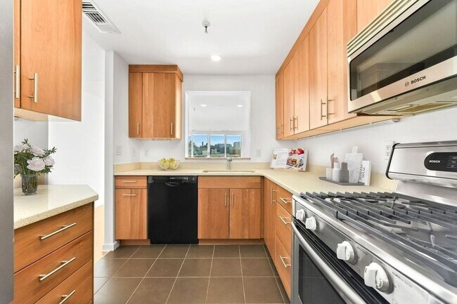 Building Photo - 4 Canal Park