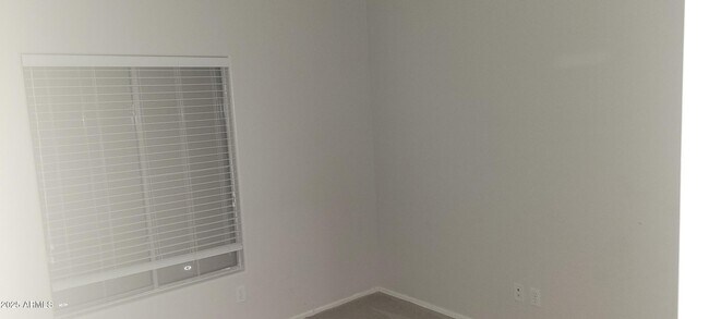 Building Photo - 2600 E Springfield Pl