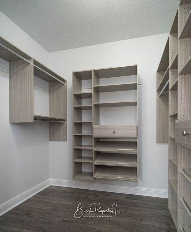 Building Photo - 8753 Bradfield Dr