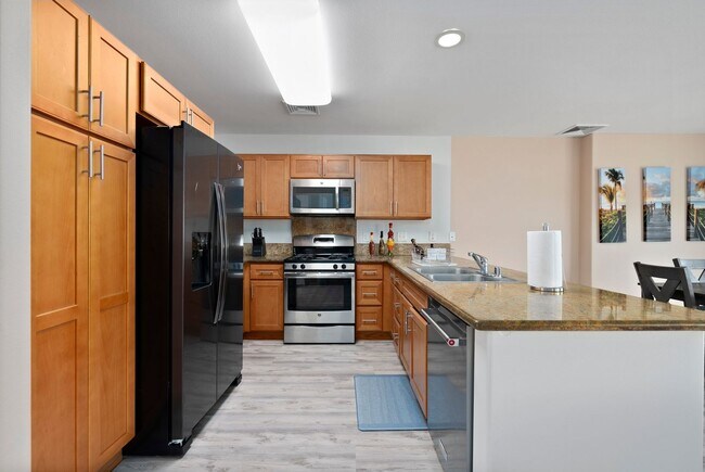 Building Photo - Welcome to this bright and inviting 3 bedroom