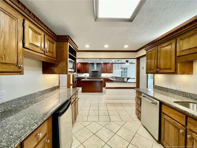 Building Photo - 5704 Kindley Dr