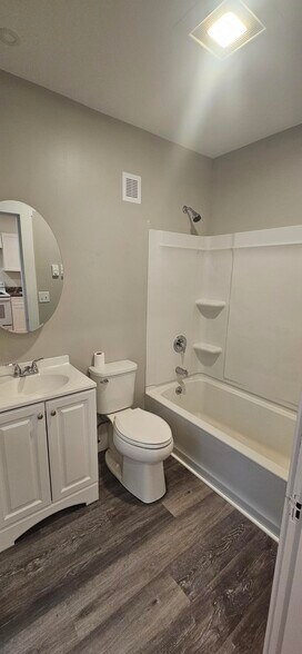 Building Photo - 3 Warren St