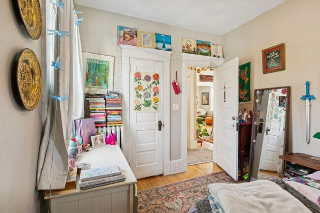 Building Photo - Beautiful single family home with near U of MN - 4 bed 2 bath