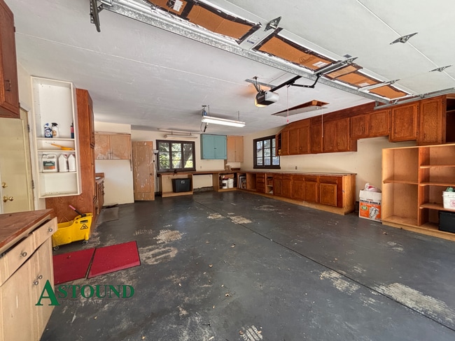 Building Photo - 2340 Tice Valley Blvd