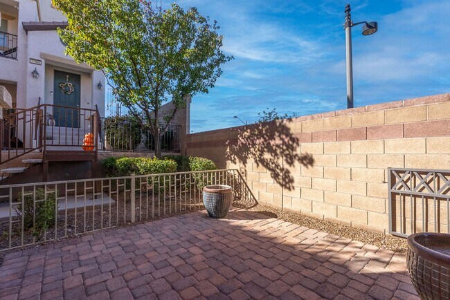 Building Photo - 7765 Floral Fabric Ct