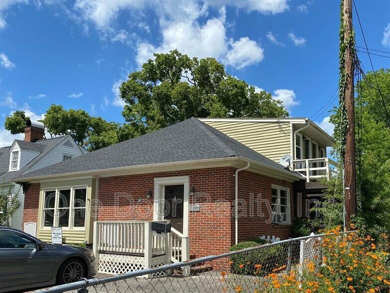 Primary Photo - 1107B Richmond Road