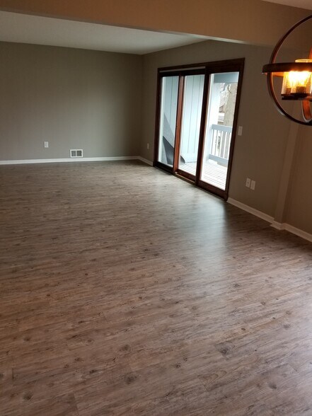 Lots of Natural Light - 6730 Worth Ave