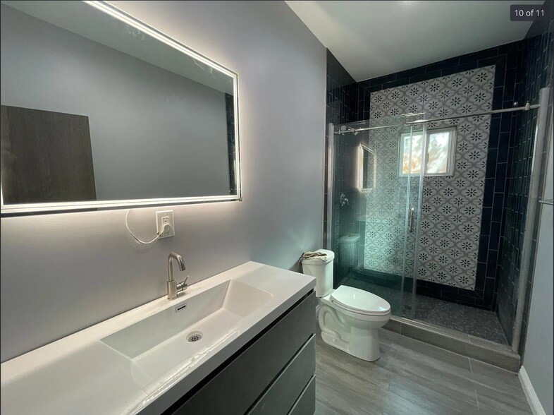 bathroom 1 - 13202 Vaughn St