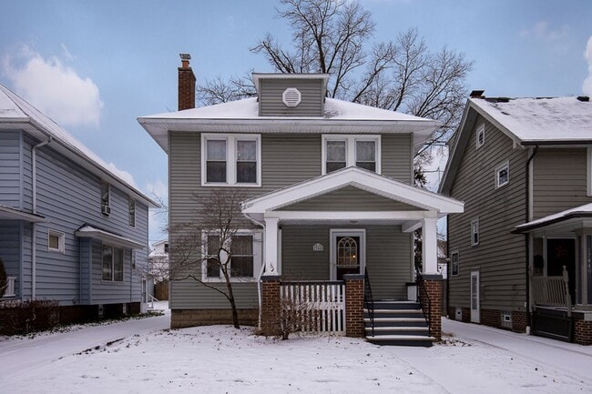 Building Photo - 3 BED 1 BATH SINGLE FAMILY HOME IN BEAUTIFUL LAKEWOOD!