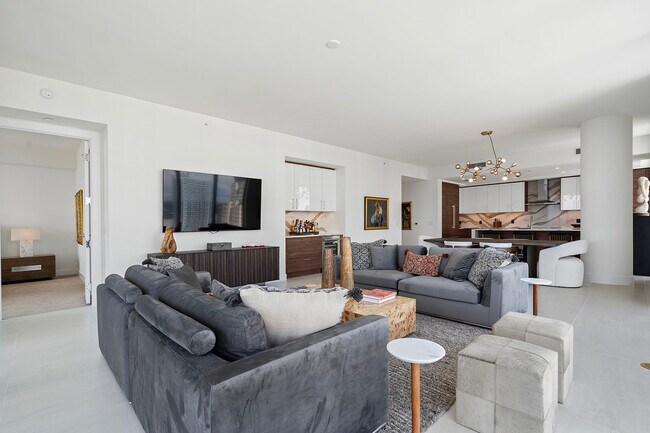 Building Photo - 301 1st St S