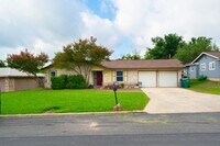 Building Photo - Updated 3-Bedroom Home with Private Yard &...