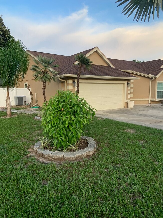 Building Photo - 8019 Lesia Cir