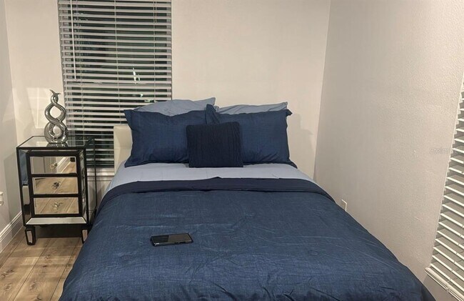 Building Photo - 2302 Rochelle Ave