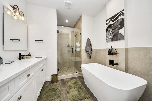 Building Photo - 3905 B Pinemont Dr