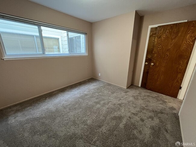 Building Photo - 124 Rivoli St