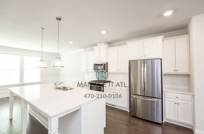 Building Photo - Great location! Elegant Townhome in Doraville